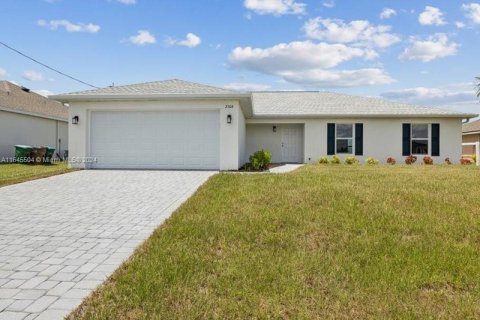 Casa en venta en Cape Coral, Florida, 4 dormitorios, 164.16 m2 № 1328197 - foto 2