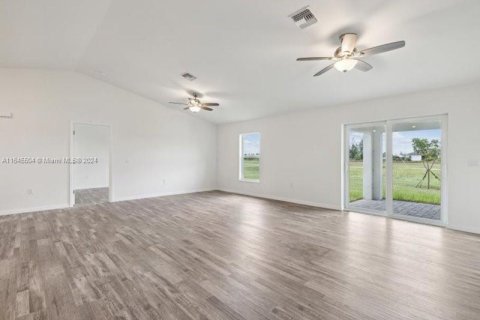 Villa ou maison à vendre à Cape Coral, Floride: 4 chambres, 164.16 m2 № 1328197 - photo 10