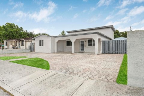 Immobilier commercial à vendre à Hialeah, Floride: 299.89 m2 № 1328148 - photo 4