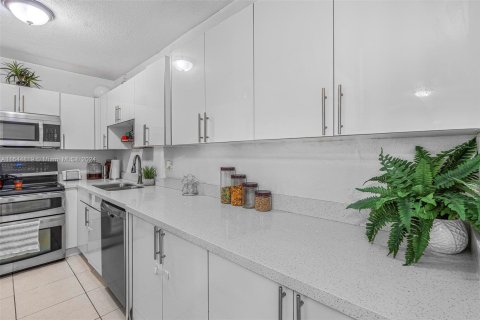 Immobilier commercial à vendre à Hialeah, Floride: 299.89 m2 № 1328148 - photo 14