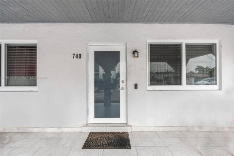 Immobilier commercial à vendre à Hialeah, Floride: 299.89 m2 № 1328148 - photo 8