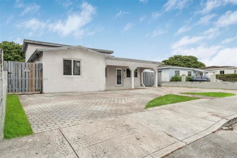 Immobilier commercial à vendre à Hialeah, Floride: 299.89 m2 № 1328148 - photo 6