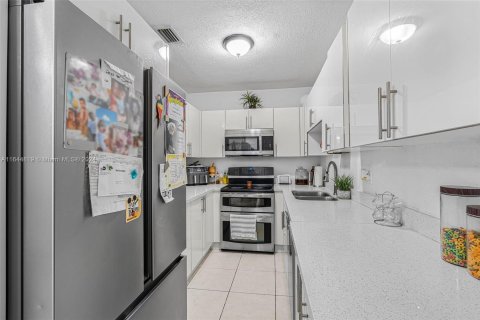 Immobilier commercial à vendre à Hialeah, Floride: 299.89 m2 № 1328148 - photo 15