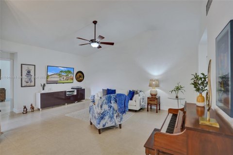 House in Weston, Florida 3 bedrooms, 149.67 sq.m. № 1328156 - photo 8