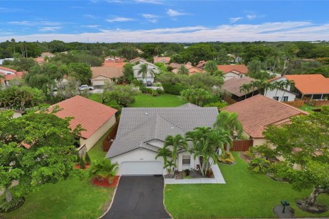 House in Weston, Florida 3 bedrooms, 149.67 sq.m. № 1328156 - photo 3