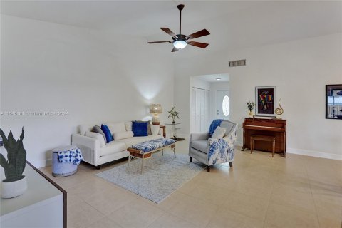 House in Weston, Florida 3 bedrooms, 149.67 sq.m. № 1328156 - photo 6