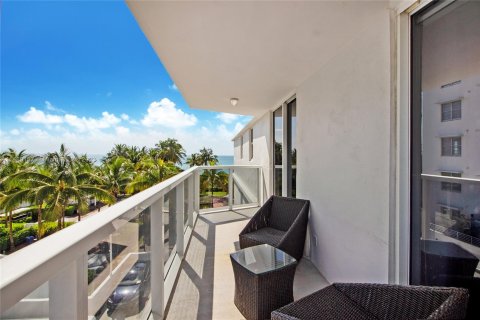 Condo in Miami Beach, Florida, 1 bedroom  № 849495 - photo 13