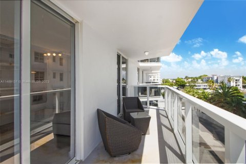 Condo in Miami Beach, Florida, 1 bedroom  № 849495 - photo 15