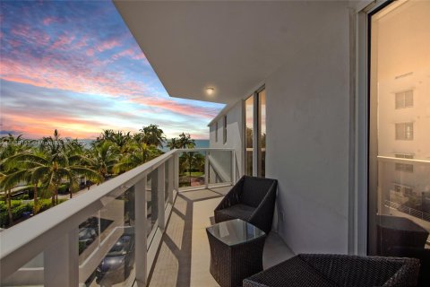 Condo in Miami Beach, Florida, 1 bedroom  № 849495 - photo 1