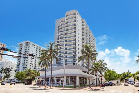 Condo in Miami Beach, Florida, 1 bedroom  № 849495 - photo 17