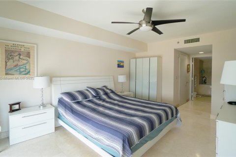Condominio en venta en Hallandale Beach, Florida, 3 dormitorios, 145.95 m2 № 9212 - foto 16
