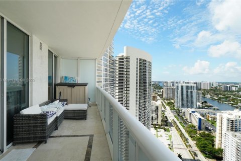 Condominio en venta en Hallandale Beach, Florida, 3 dormitorios, 145.95 m2 № 9212 - foto 20