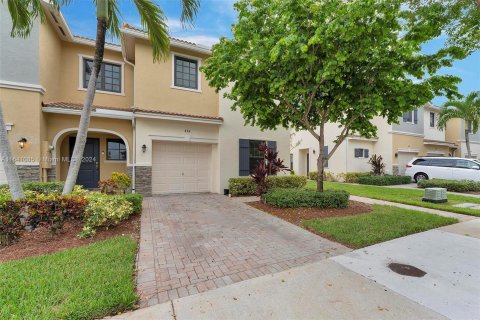 Townhouse in Miami, Florida 4 bedrooms, 178.37 sq.m. № 1318797 - photo 1