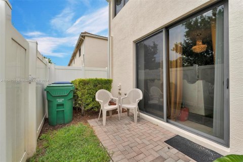 Townhouse in Miami, Florida 4 bedrooms, 178.37 sq.m. № 1318797 - photo 29