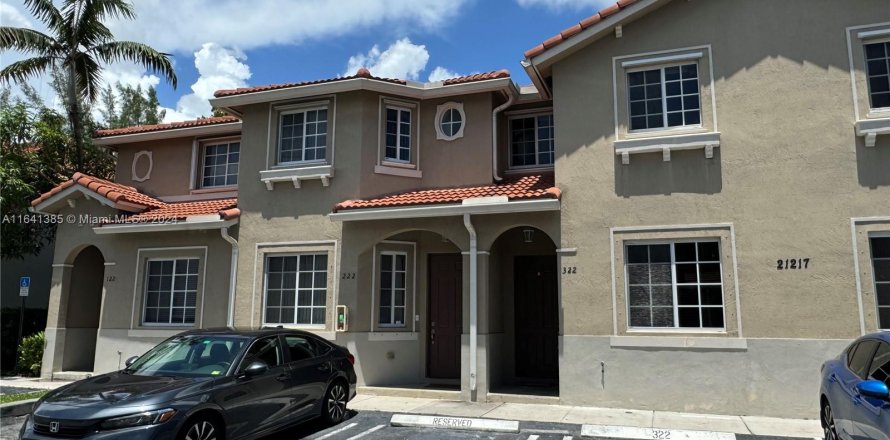 Condominio en Miami Gardens, Florida, 3 dormitorios  № 1318833