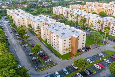 Condominio en venta en Hialeah, Florida, 2 dormitorios, 91.88 m2 № 1439704 - foto 25