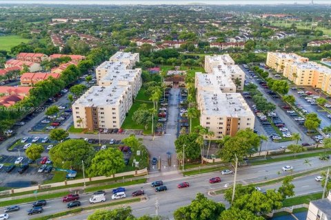 Condominio en venta en Hialeah, Florida, 2 dormitorios, 91.88 m2 № 1439704 - foto 27