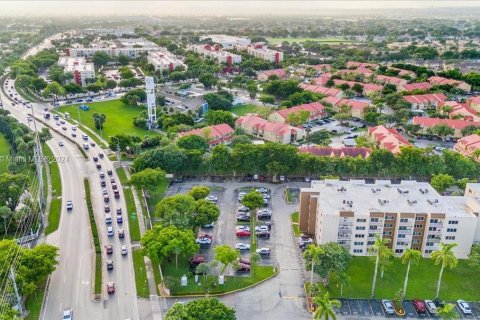 Condominio en venta en Hialeah, Florida, 2 dormitorios, 91.88 m2 № 1439704 - foto 28