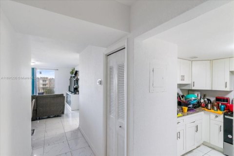 Condominio en venta en Hialeah, Florida, 2 dormitorios, 91.88 m2 № 1439704 - foto 8