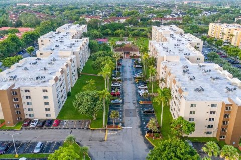 Condominio en venta en Hialeah, Florida, 2 dormitorios, 91.88 m2 № 1439704 - foto 26