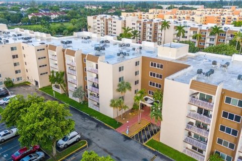 Condominio en venta en Hialeah, Florida, 2 dormitorios, 91.88 m2 № 1439704 - foto 24