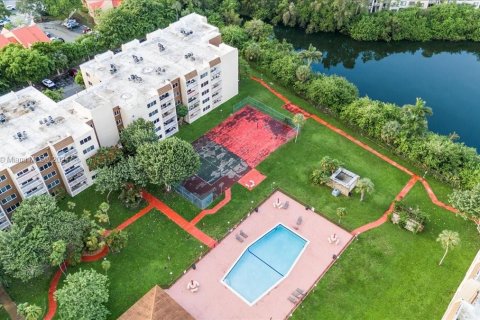 Condominio en venta en Hialeah, Florida, 2 dormitorios, 91.88 m2 № 1439704 - foto 30