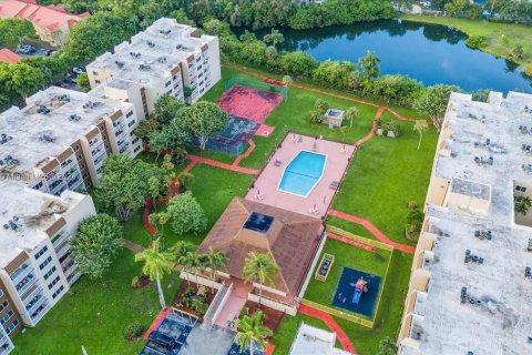 Condominio en venta en Hialeah, Florida, 2 dormitorios, 91.88 m2 № 1439704 - foto 29