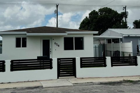 Casa en venta en Hialeah, Florida, 3 dormitorios, 157 m2 № 1362617 - foto 3