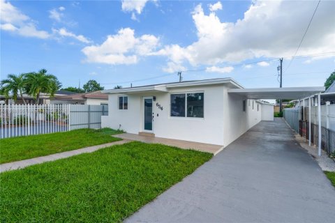 Casa en venta en Hialeah, Florida, 3 dormitorios, 157 m2 № 1362617 - foto 4