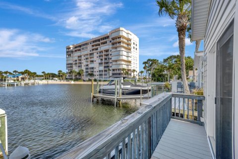 Casa en alquiler en Hutchinson Island South, Florida, 2 dormitorios, 93.65 m2 № 839878 - foto 14