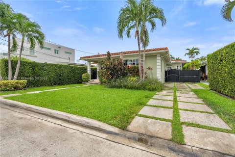 Casa en venta en Surfside, Florida, 3 dormitorios, 203.18 m2 № 1398040 - foto 23