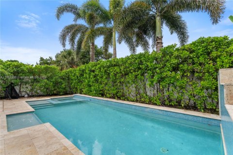 Casa en venta en Surfside, Florida, 3 dormitorios, 203.18 m2 № 1398040 - foto 4