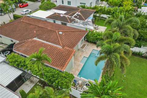 Casa en venta en Surfside, Florida, 3 dormitorios, 203.18 m2 № 1398040 - foto 3