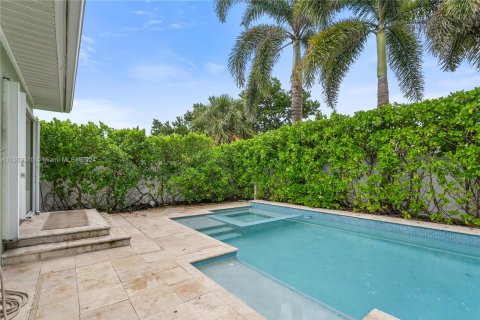 Casa en venta en Surfside, Florida, 3 dormitorios, 203.18 m2 № 1398040 - foto 21