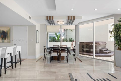 Condominio en venta en Sunny Isles Beach, Florida, 2 dormitorios, 114.18 m2 № 1398041 - foto 3