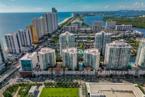 Condominio en venta en Sunny Isles Beach, Florida, 2 dormitorios, 114.18 m2 № 1398041 - foto 29