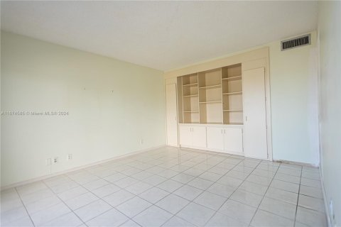 Condominio en venta en Fort Lauderdale, Florida, 3 dormitorios, 176.14 m2 № 1398042 - foto 2