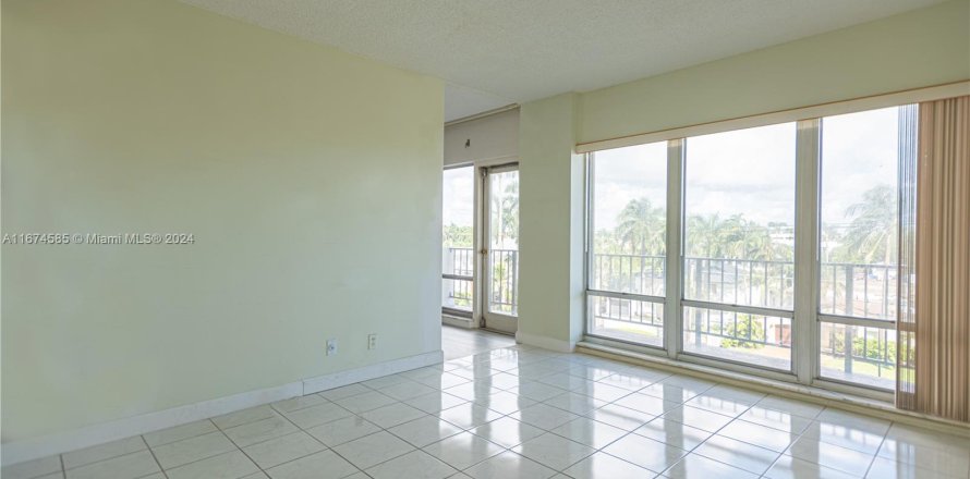 Condominio en Fort Lauderdale, Florida, 3 dormitorios  № 1398042