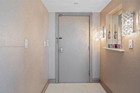 Condo in Miami, Florida, 2 bedrooms  № 1172585 - photo 5