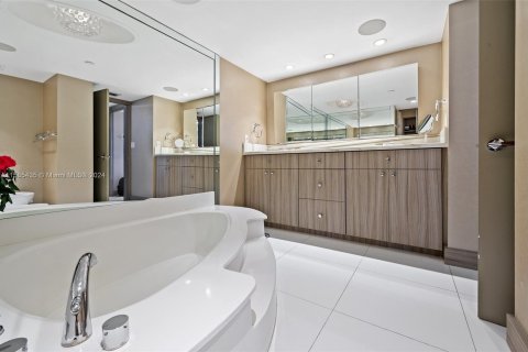 Condominio en venta en Miami, Florida, 2 dormitorios, 142.88 m2 № 1172585 - foto 18