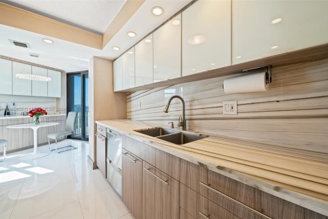 Condo in Miami, Florida, 2 bedrooms  № 1172585 - photo 12