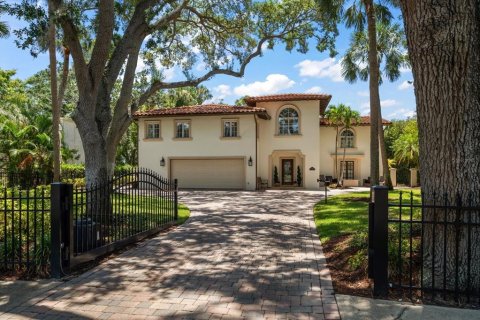 Villa ou maison à vendre à Tampa, Floride: 4 chambres, 437.29 m2 № 1242901 - photo 1