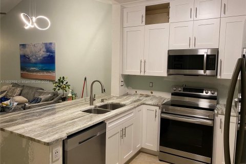 Condo in Fort Myers, Florida, 3 bedrooms  № 1226374 - photo 2