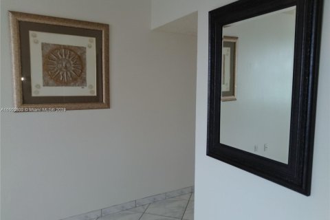 Condominio en venta en Hallandale Beach, Florida, 1 dormitorio, 80.82 m2 № 1226340 - foto 10