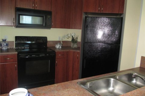 Condo in Surfside, Florida, 2 bedrooms  № 1226372 - photo 6