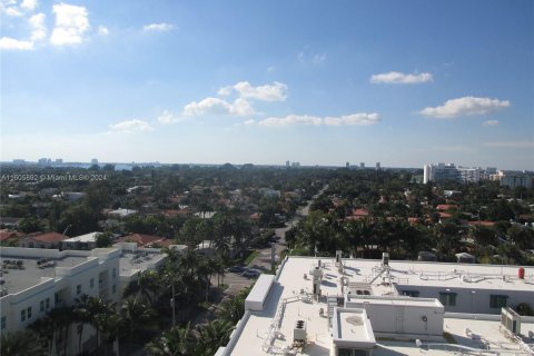 Condominio en venta en Surfside, Florida, 2 dormitorios, 93.09 m2 № 1226372 - foto 12