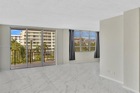 Condominio en venta en Bay Harbor Islands, Florida, 1 dormitorio, 110.74 m2 № 1381965 - foto 6