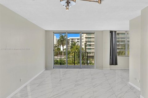 Condominio en venta en Bay Harbor Islands, Florida, 1 dormitorio, 110.74 m2 № 1381965 - foto 4