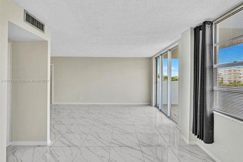 Condominio en venta en Bay Harbor Islands, Florida, 1 dormitorio, 110.74 m2 № 1381965 - foto 13