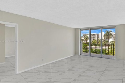 Condominio en venta en Bay Harbor Islands, Florida, 1 dormitorio, 110.74 m2 № 1381965 - foto 8